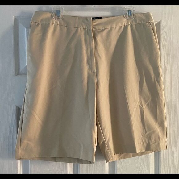 IZOD X-Tra Dry Tan Golf Shorts Size 14 - Picture 1 of 7